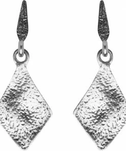 Hultquist &Oslash;restikker Med Rhombus Vedh&aelig;ng. M&aring;l: 3 X 1.2 Cm. Sølv