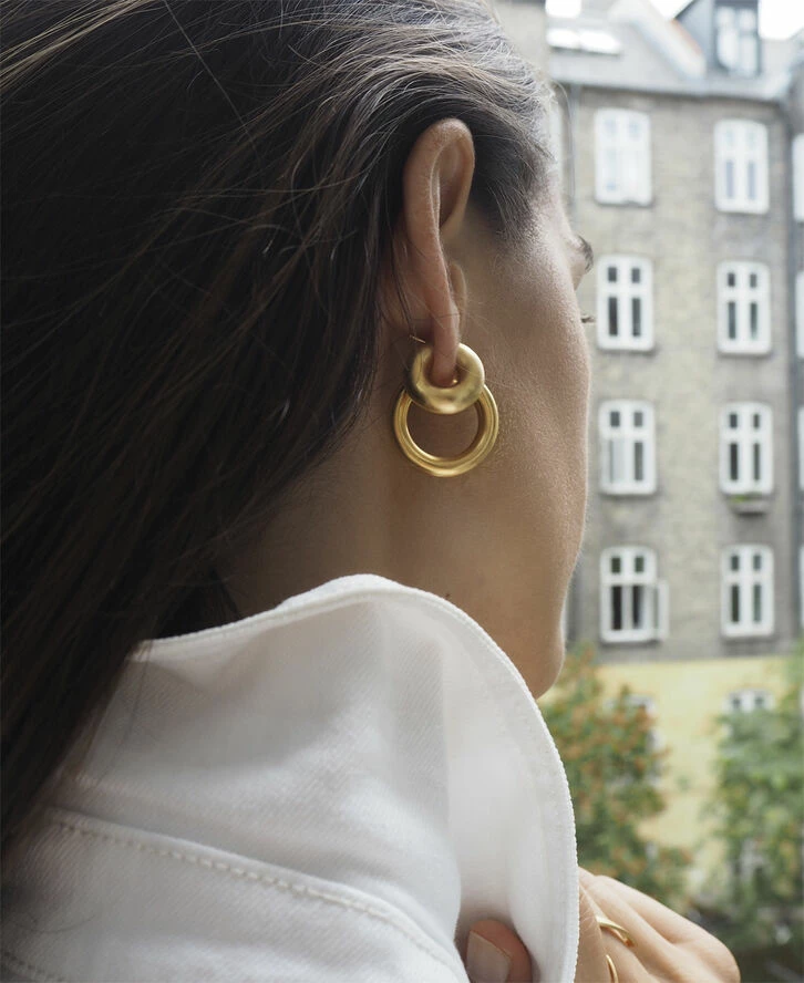 Jane Kønig Small Chunky Hoop, Gold-plated Sterling Silver 221 - Billede 6