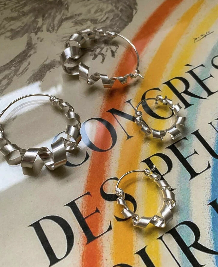 Jane Kønig Small Curly Hoop, Sterling Silver 223 - Billede 5