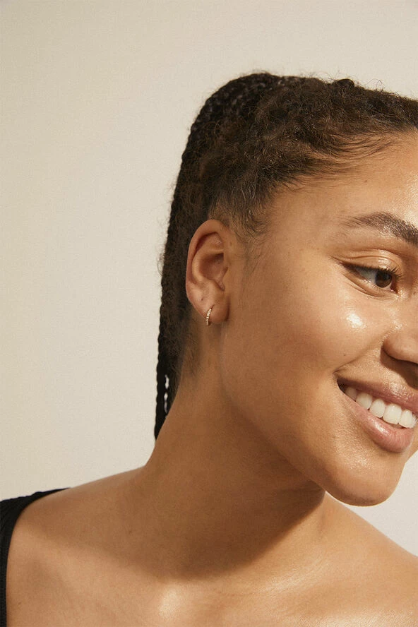 Pilgrim FRIENDS Crystal Huggie Hoops, 2-in-1 Set, Gold-plated - Billede 4