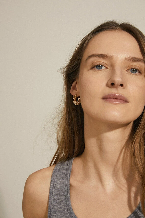 Pilgrim SARA Small Spiral Hoop Earrings Gold-plated - Billede 3