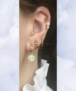 The Earring Shop Smiley Huggie Gold