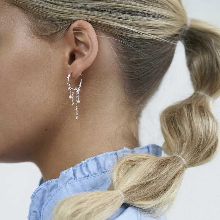 BYBIEHL Jungle Ivy Pearl Hoops - Silver 2 BYBIEHL Jungle Ivy Pearl Hoops - Silver - Billede 2